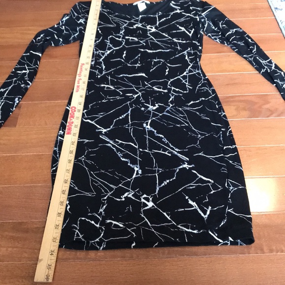 H&M Basics Fitted Long Sleeved Dress - Picture 5 of 7